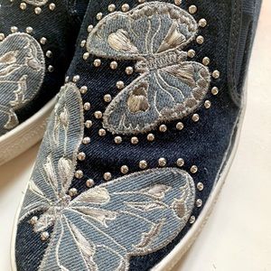 Butterfly blue jean shoes.